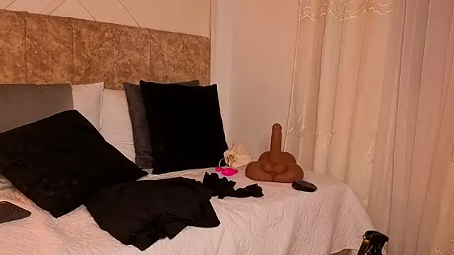 Snapshot of angelinarouse_ chatting on February 12, 2026, 3:45 am angelinarouse online show from February 12, 2026, 3:45 am