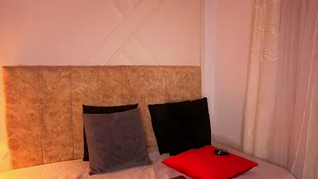 angelinarouse  online show from April 16, 2026, 3:29 am