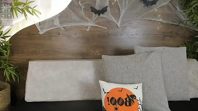 mia lacy  online show from October 27, 2025, 7:40 pm