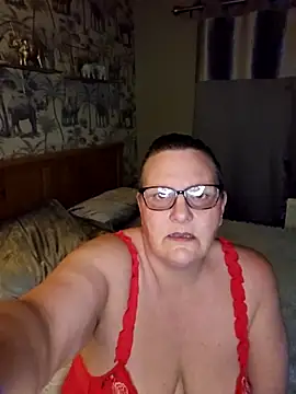 Snapshot of MissQueenBeex chatting on March 31, 2026, 9:04 pm MissQueenBeex online show from March 31, 2026, 9:04 pm