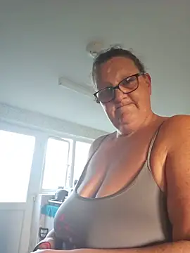 MissQueenBeex online show from May 25, 2026, 7:20 pm