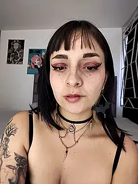 KARINNA  RAVEN online show from April 1, 2026, 11:02 pm