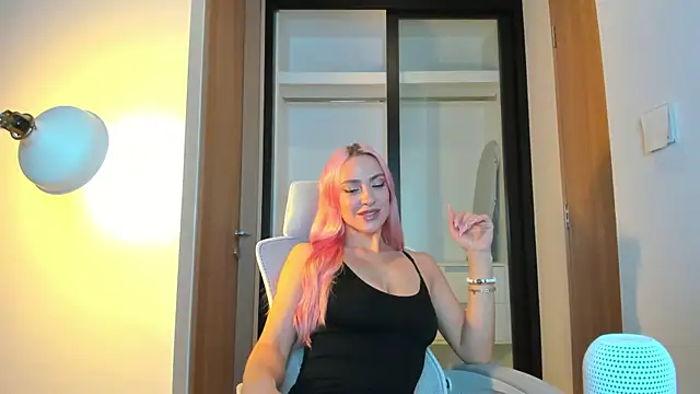  Miss Valentina  online show from November 28, 2025, 1:47 pm