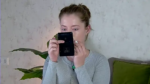 AshleyD  online show from October 25, 2025, 3:14 am