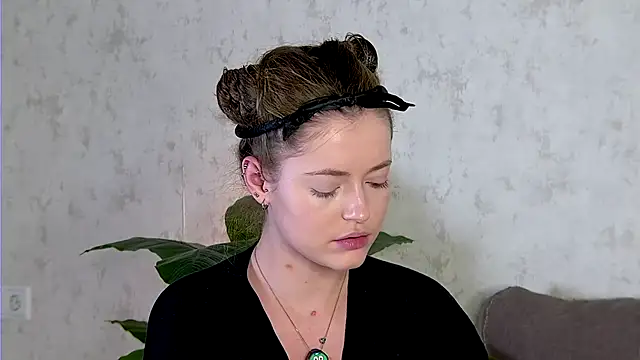 AshleyD  online show from December 1, 2025, 2:16 am