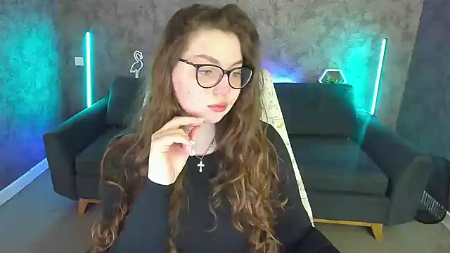 LuxSopphia online show from April 12, 2026, 7:08 pm