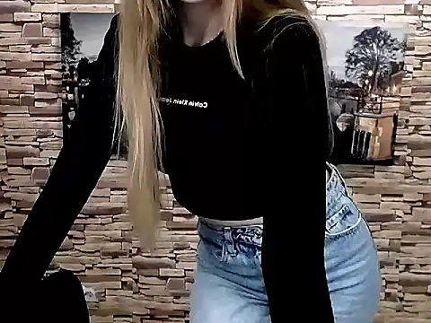 Snapshot of Doll_Angelina chatting on March 19, 2025, 10:00 am Doll Angelina online show from March 19, 2025, 10:00 am