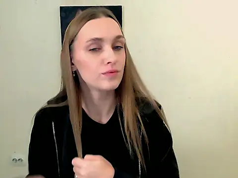 Snapshot of Doll_Angelina chatting on October 9, 2025, 6:33 am Doll Angelina online show from October 9, 2025, 6:33 am