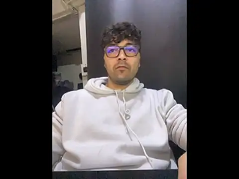 Freakydrag online show from November 20, 2025, 4:01 am