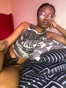 YummyMelanin117 online show from October 19, 2025, 7:20 am