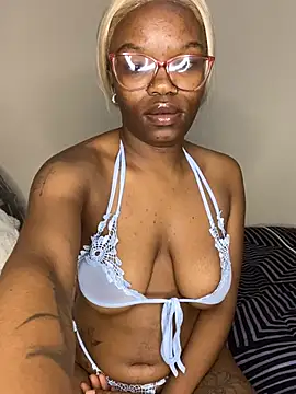 YummyMelanin117 online show from February 16, 2026, 9:22 pm