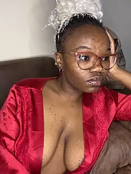 YummyMelanin117 online show from April 14, 2026, 1:00 am