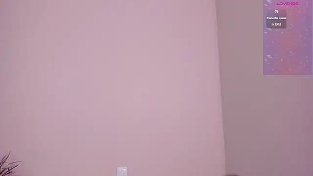 emmelieflorence online show from January 6, 2026, 5:44 am