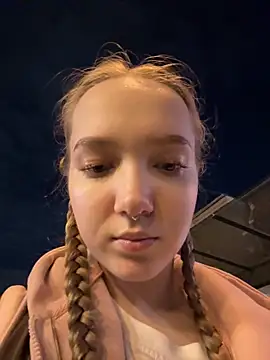 bambi lu online show from October 7, 2025, 4:26 pm