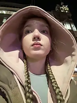 bambi lu online show from October 21, 2025, 4:30 pm