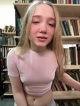 Snapshot of bambi_lu chatting on May 20, 2026, 4:13 pm bambi lu online show from May 20, 2026, 4:13 pm