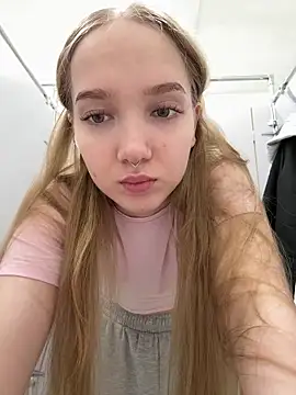 Snapshot of bambi_lu chatting on May 21, 2026, 5:42 pm bambi lu online show from May 21, 2026, 5:42 pm