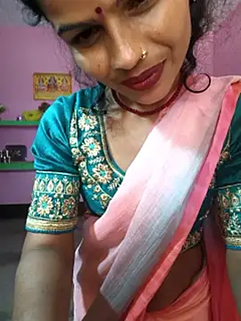 Snapshot of Eshna_Dabral chatting on October 15, 2025, 3:39 am Eshna Dabral online show from October 15, 2025, 3:39 am