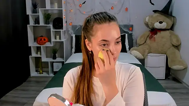 MelanieAlves online show from October 15, 2025, 12:38 pm