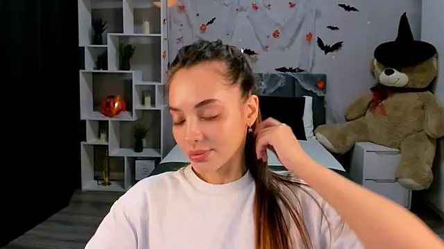 MelanieAlves online show from October 17, 2025, 7:44 am