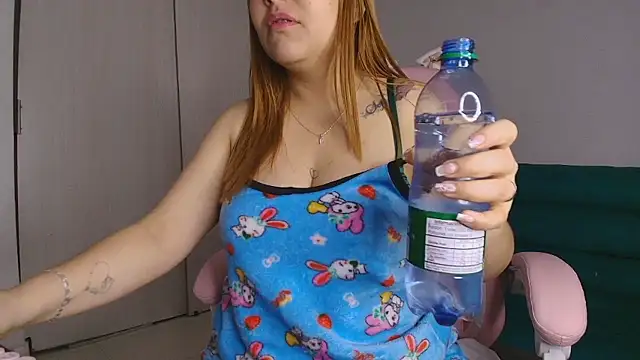 lovehotpink online show from January 11, 2026, 3:22 am