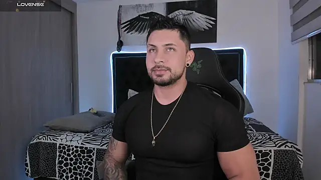 Snapshot of santi_aesthetic chatting on June 4, 2026, 2:06 am santi aesthetic online show from June 4, 2026, 2:06 am