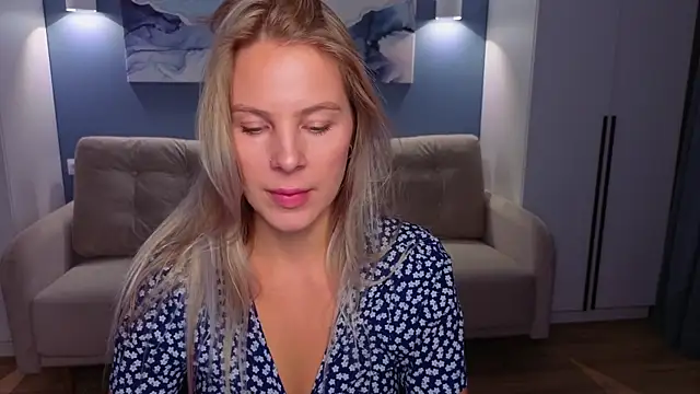 Snapshot of MelanieBennett chatting on October 7, 2025, 6:10 am MelanieBennett online show from October 7, 2025, 6:10 am