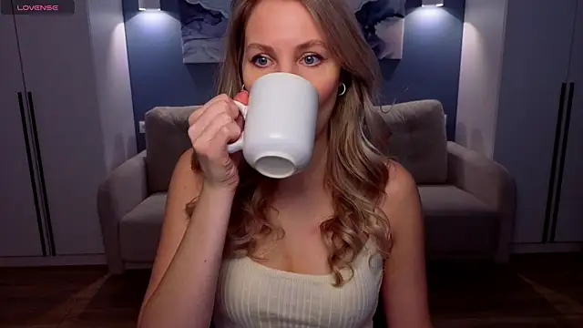 MelanieBennett online show from April 11, 2026, 7:45 am