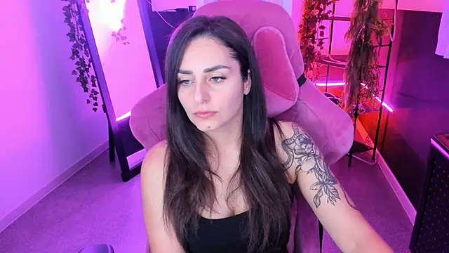 ValeriiMills online show from October 3, 2025, 4:15 pm