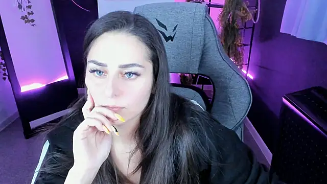 ValeriiMills online show from October 15, 2025, 4:07 pm