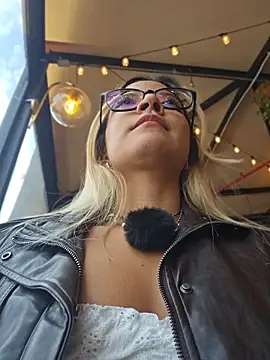 Pretty roxxyy online show from March 20, 2026, 2:44 pm