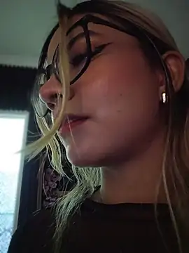 Pretty roxxyy online show from March 29, 2026, 11:21 am