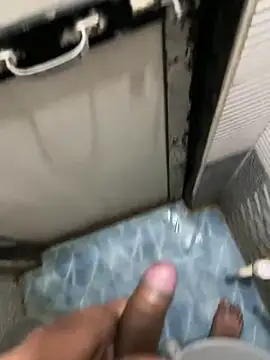 Snapshot of Hunkk28 chatting on October 22, 2025, 9:25 pm Hunkk28 online show from October 22, 2025, 9:25 pm