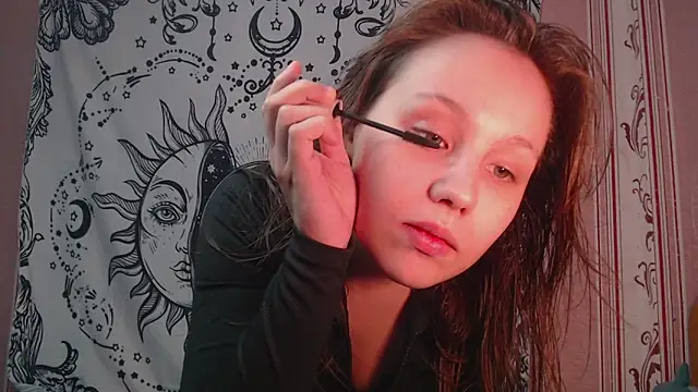 Snapshot of Thighswithspikes chatting on September 18, 2025, 8:05 am Thighswithspikes online show from September 18, 2025, 8:05 am