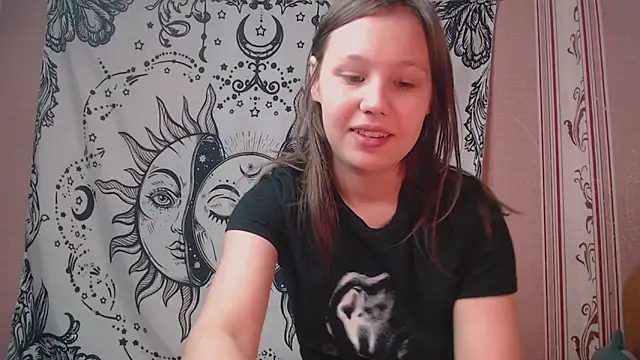 Snapshot of Thighswithspikes chatting on September 25, 2025, 9:13 am Thighswithspikes online show from September 25, 2025, 9:13 am