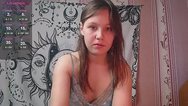 Snapshot of Thighswithspikes chatting on October 28, 2025, 8:18 am Thighswithspikes online show from October 28, 2025, 8:18 am