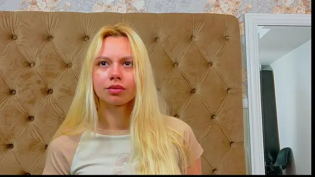 AlessiaCroft online show from May 17, 2026, 4:10 am