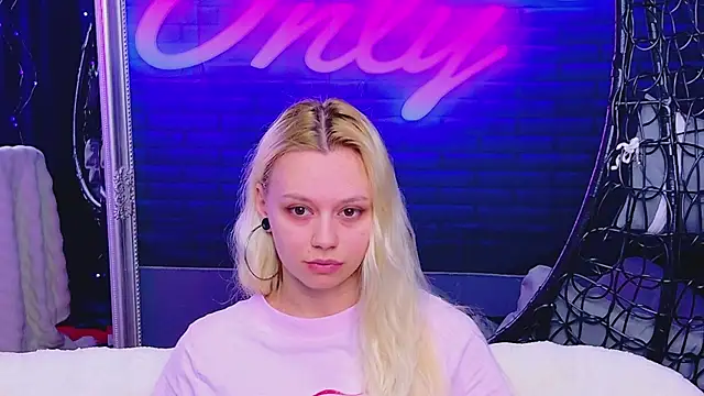 AlessiaCroft online show from May 30, 2026, 3:58 am