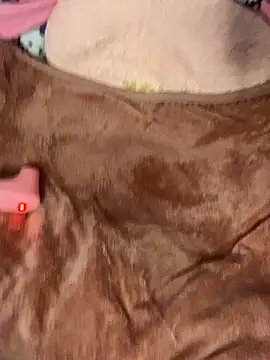 w3tkittty online show from December 22, 2025, 2:36 pm