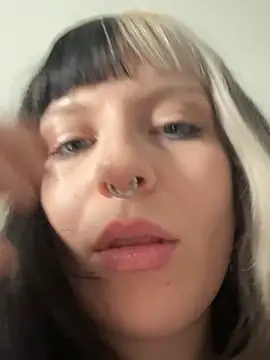 Snapshot of kittlunixx chatting on May 5, 2026, 2:47 pm kittlunixx online show from May 5, 2026, 2:47 pm