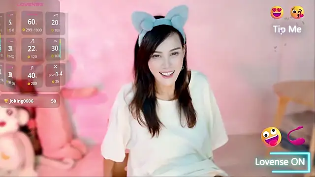 Snapshot of LunaBelle1984 chatting on September 17, 2025, 4:08 pm LunaBelle1984 online show from September 17, 2025, 4:08 pm