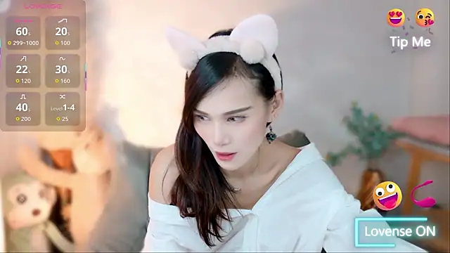 Snapshot of LunaBelle1984 chatting on September 20, 2025, 3:02 pm LunaBelle1984 online show from September 20, 2025, 3:02 pm