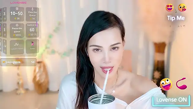 Snapshot of LunaBelle1984 chatting on September 23, 2025, 3:15 pm LunaBelle1984 online show from September 23, 2025, 3:15 pm