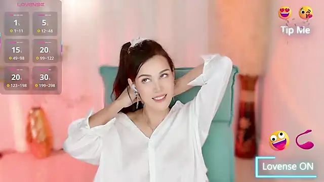 Snapshot of LunaBelle1984 chatting on October 11, 2025, 3:43 pm LunaBelle1984 online show from October 11, 2025, 3:43 pm