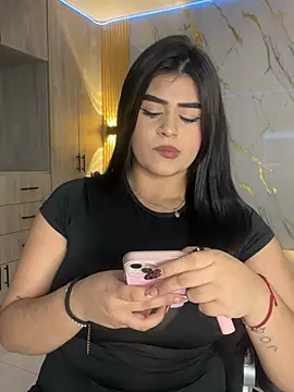 Snapshot of Kariina__69 chatting on February 5, 2026, 3:44 am Kariina 69 online show from February 5, 2026, 3:44 am