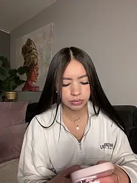 Cristina pinkk online show from December 15, 2025, 4:06 am