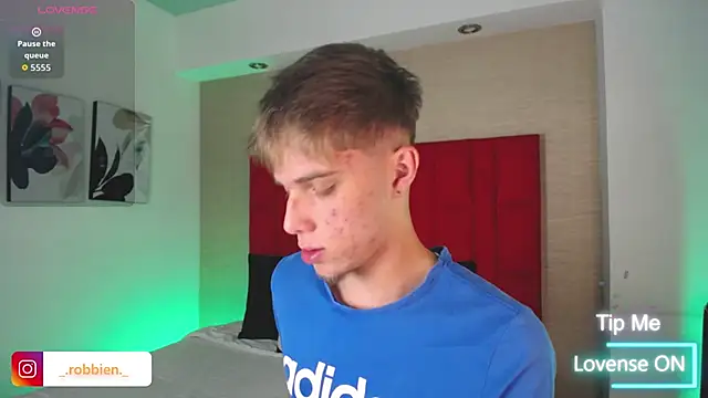 Snapshot of Robbin_Blaze chatting on March 30, 2026, 5:08 am Robbin Blaze online show from March 30, 2026, 5:08 am