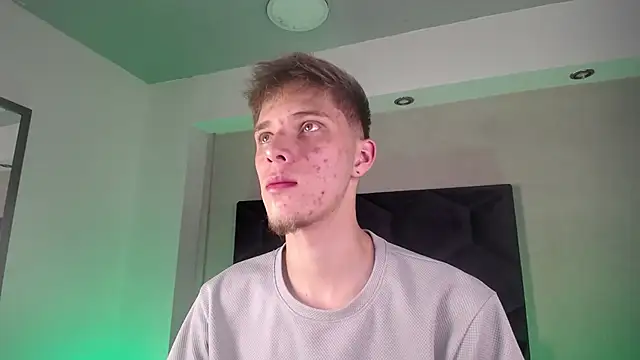 Snapshot of Robbin_Blaze chatting on March 31, 2026, 9:59 pm Robbin Blaze online show from March 31, 2026, 9:59 pm