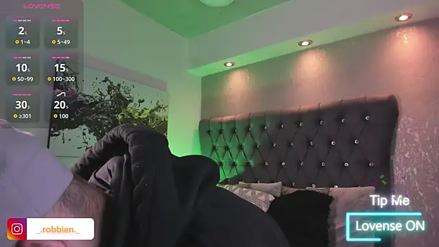 Snapshot of Robbin_Blaze chatting on April 3, 2026, 10:19 pm Robbin Blaze online show from April 3, 2026, 10:19 pm