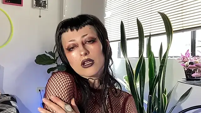 ELENA UMBRA online show from July 10, 2026, 5:37 pm